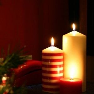 velas blancas y rojas navidad